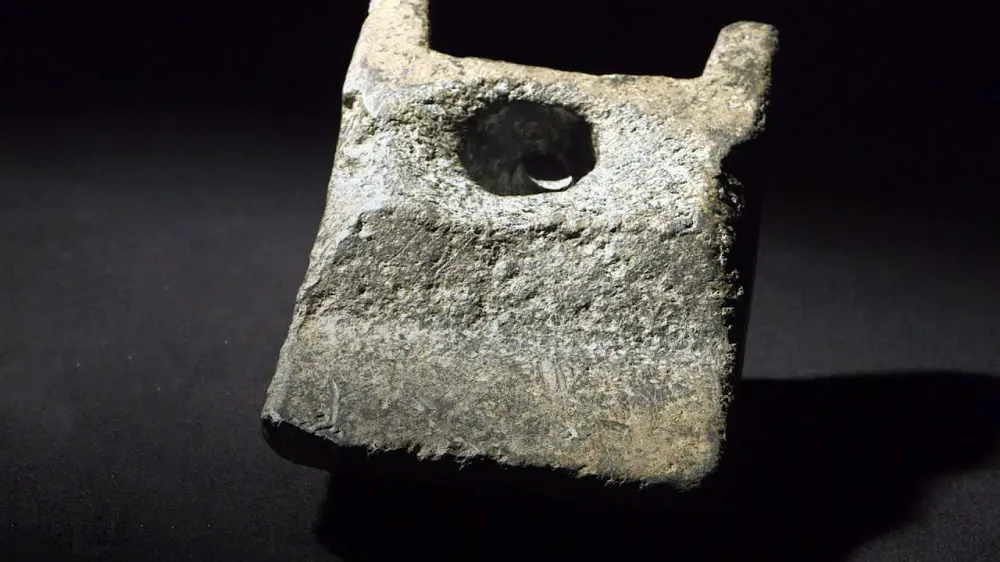 Researchers Investigate Mysterious Aiud Aluminum Wedge Amid Search for Alien Technology